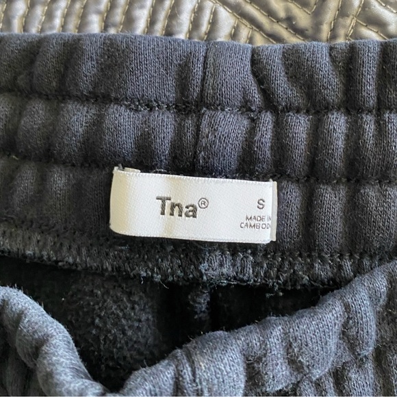 Aritzia Sweatpants - TNA black sweatpants size small - Picture 3 of 3